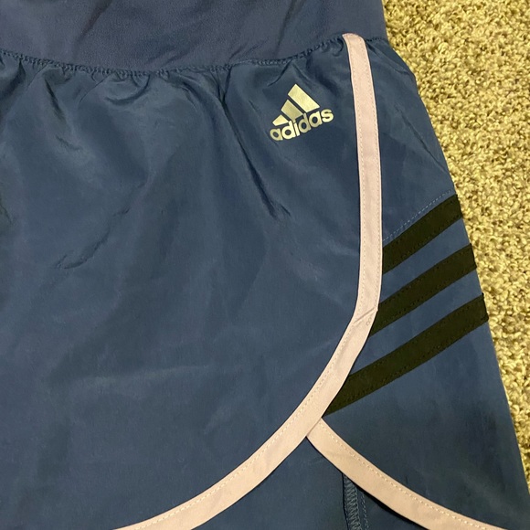 Adidas Women’s Sz L Shorts - Picture 3 of 4